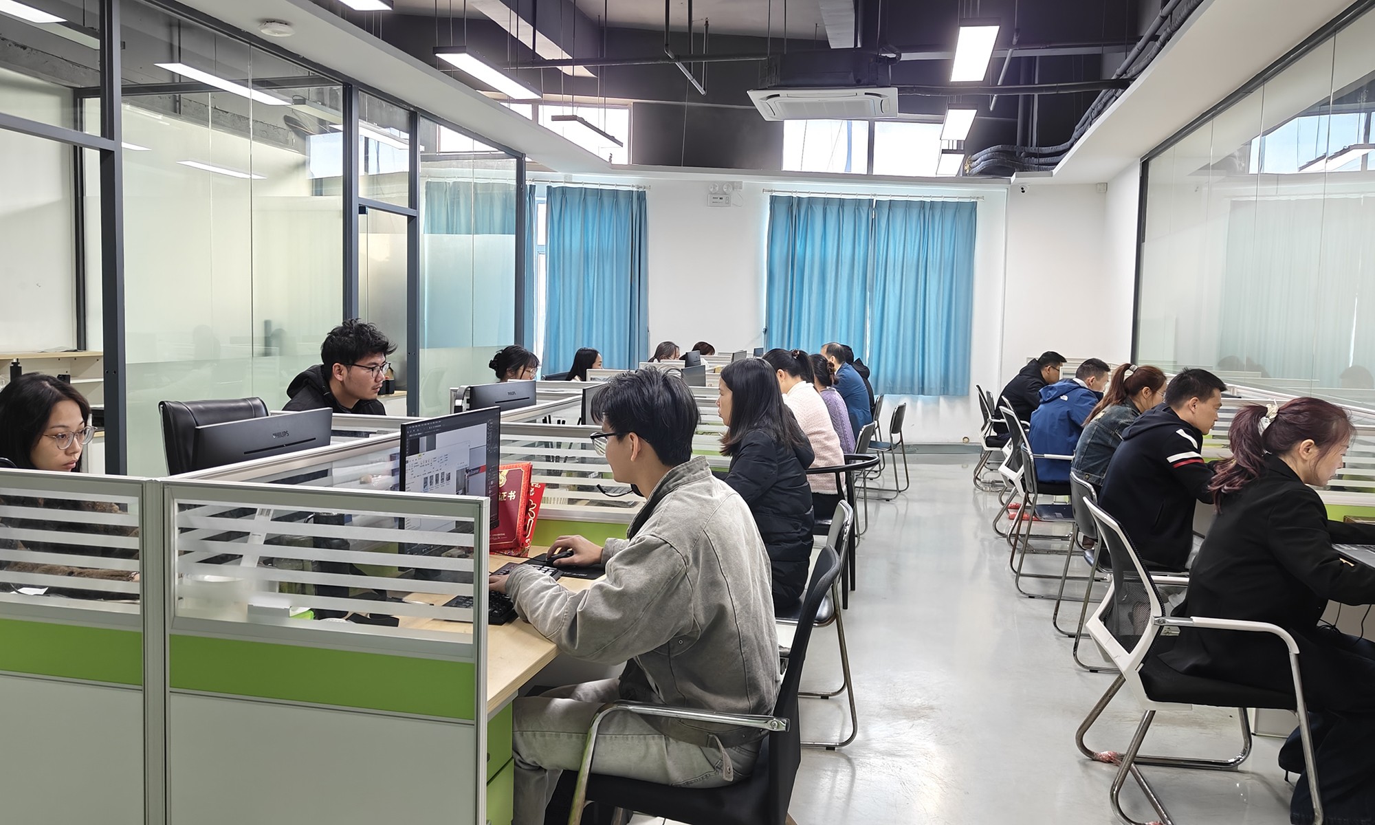 Laser equipment manufacturers compared on price, power, lead time and after-sales.