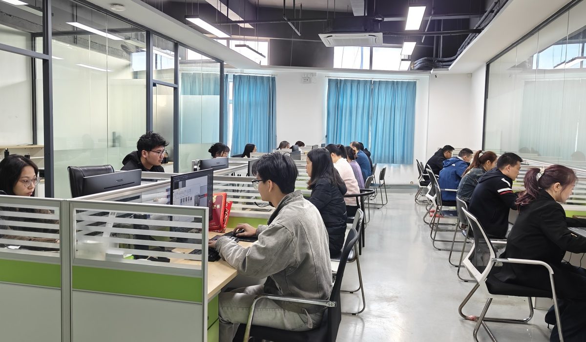 Laser equipment manufacturers compared on price, power, lead time and after-sales.